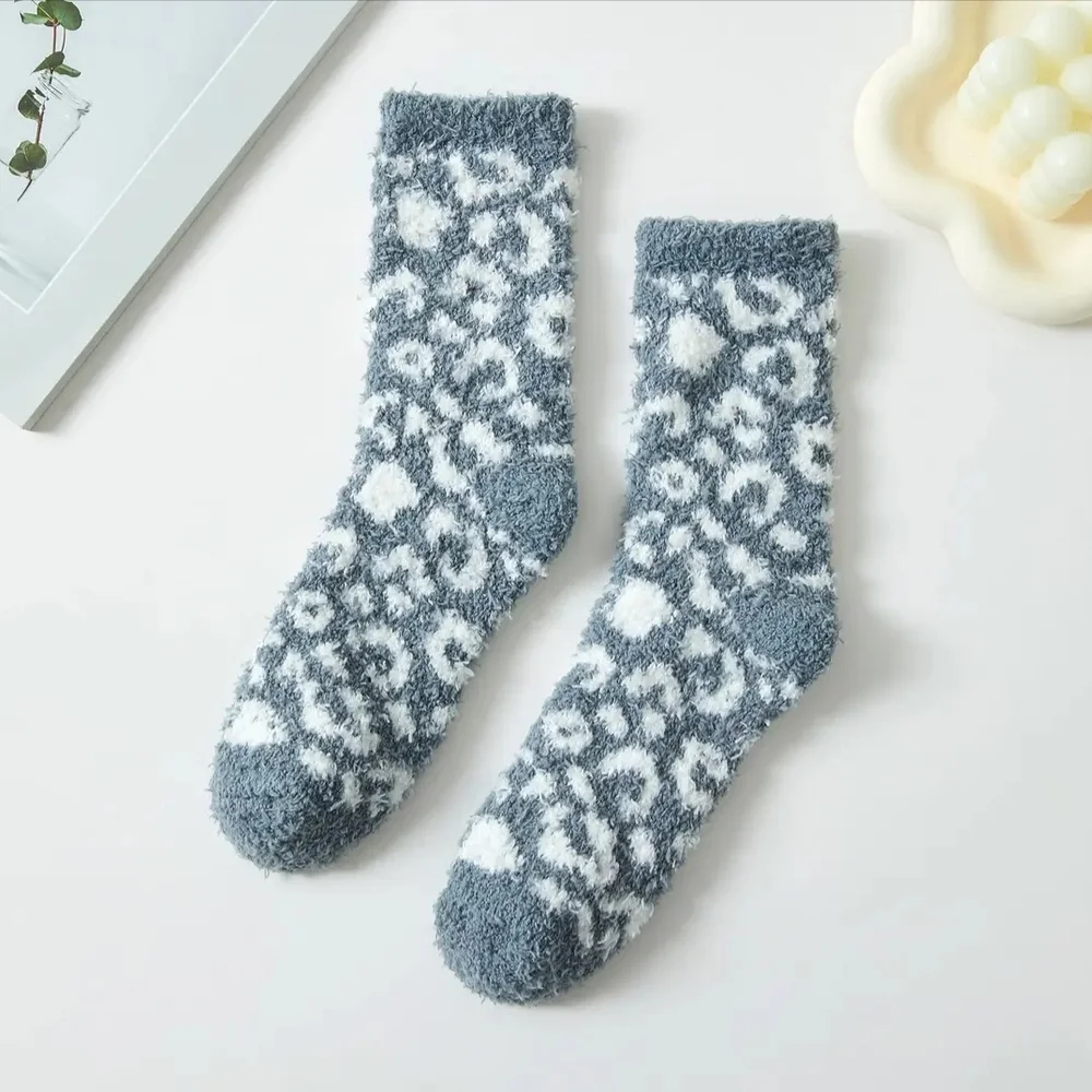 Leopard Print Fuzzy Socks Set - Picture 4 of 6